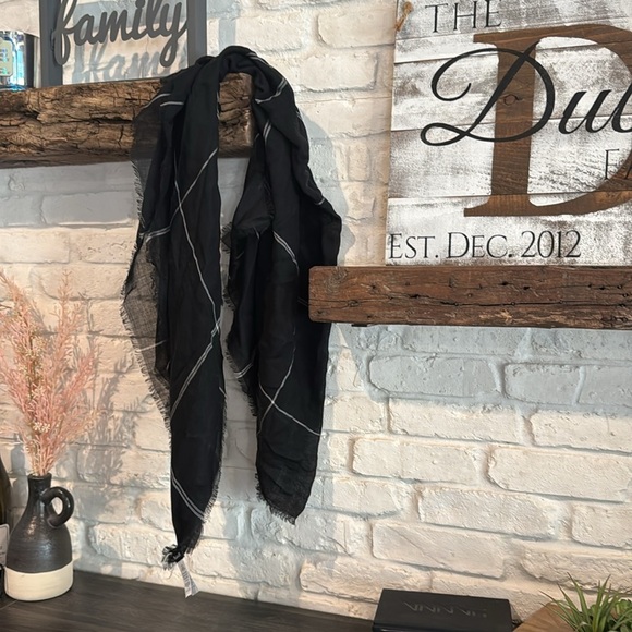 Madewell black and White Checkered Scarf - Picture 4 of 4